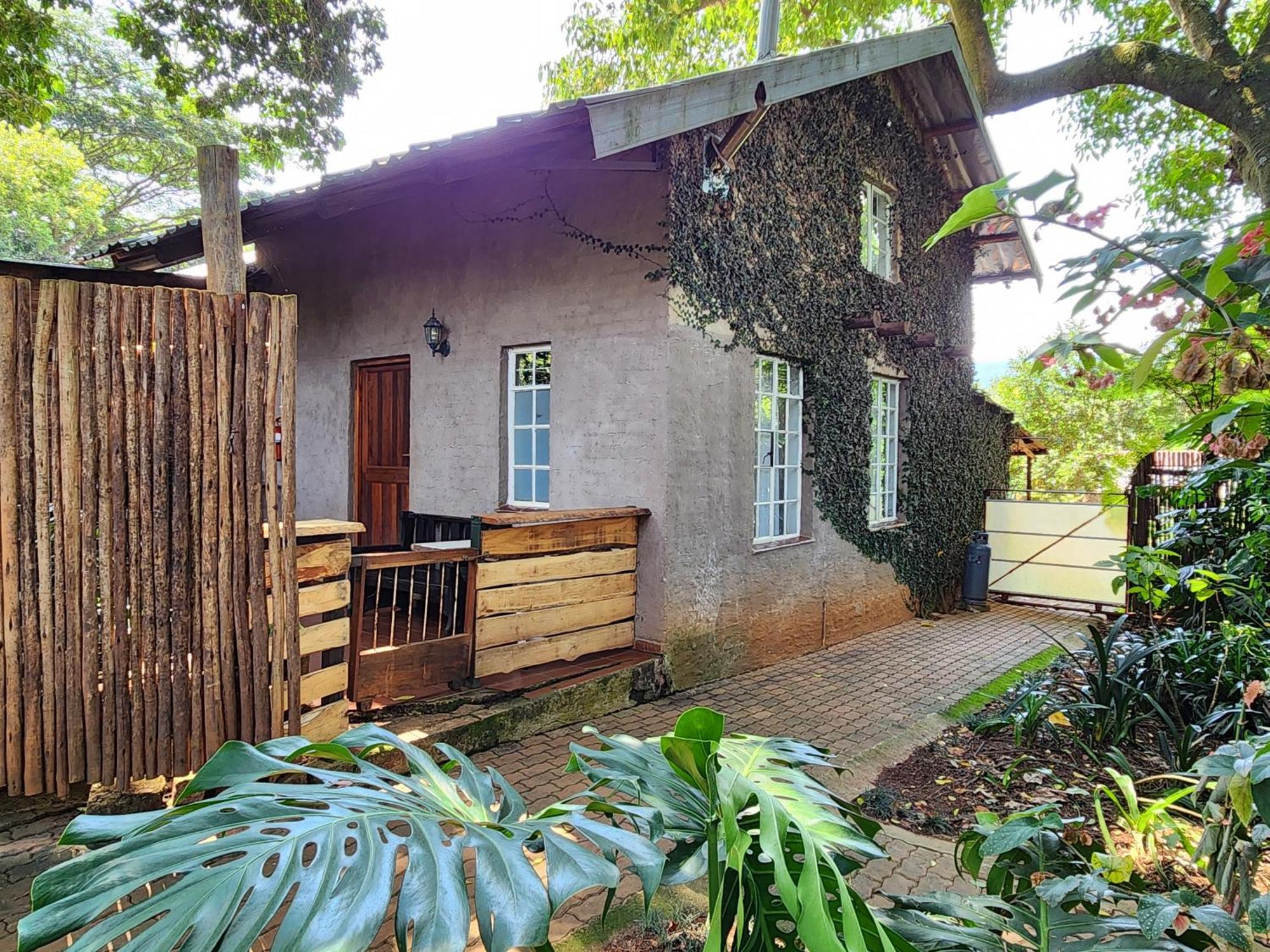 Softwaters Guesthouse Cottages Louis Trichardt Esterno foto